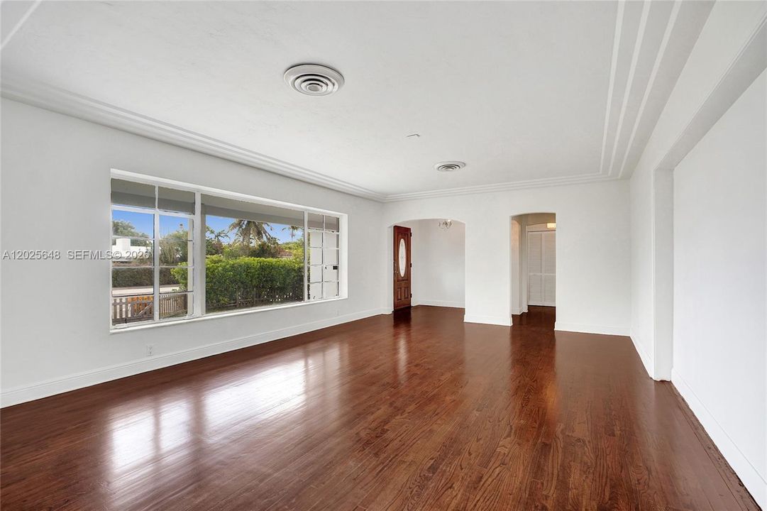 For Sale: $1,650,000 (4 beds, 2 baths, 1923 Square Feet)