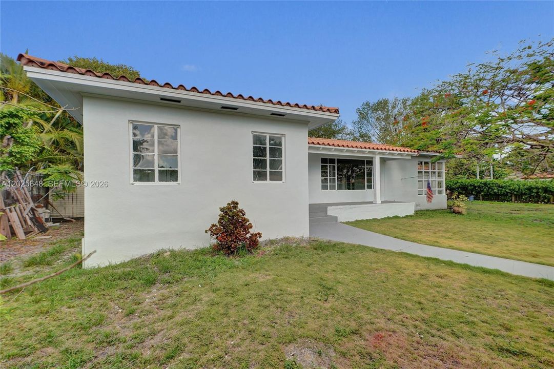 For Sale: $1,650,000 (4 beds, 2 baths, 1923 Square Feet)
