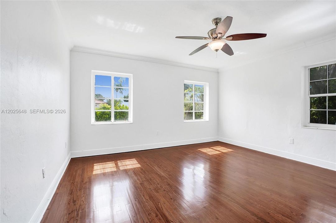 For Sale: $1,650,000 (4 beds, 2 baths, 1923 Square Feet)
