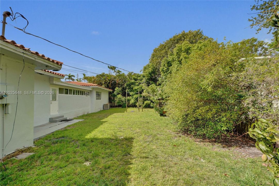 For Sale: $1,650,000 (4 beds, 2 baths, 1923 Square Feet)