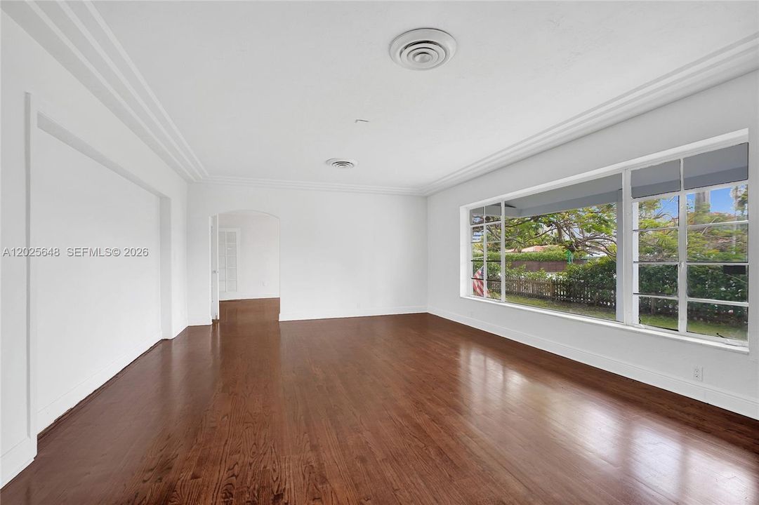 For Sale: $1,650,000 (4 beds, 2 baths, 1923 Square Feet)