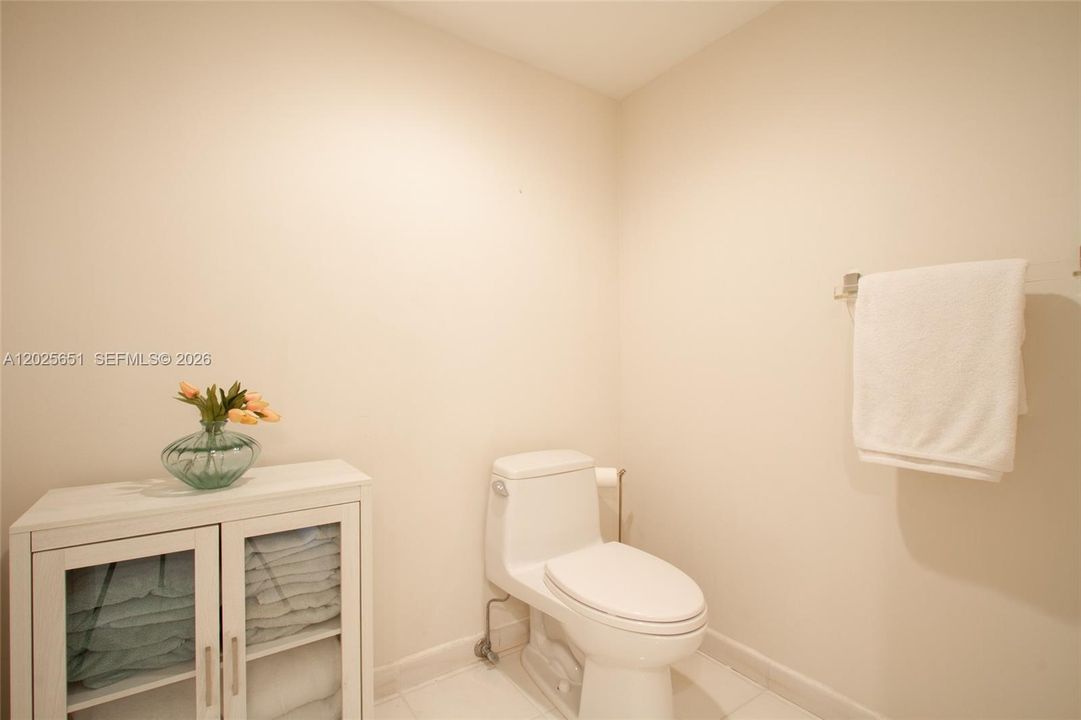 Active With Contract: $1,150,000 (2 beds, 2 baths, 1600 Square Feet)