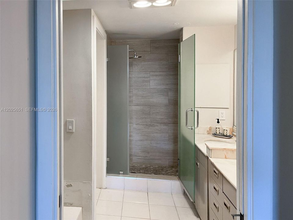 Active With Contract: $1,150,000 (2 beds, 2 baths, 1600 Square Feet)