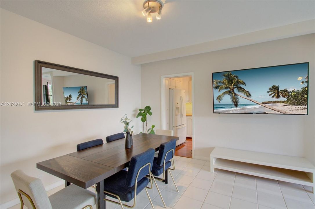 Active With Contract: $1,150,000 (2 beds, 2 baths, 1600 Square Feet)