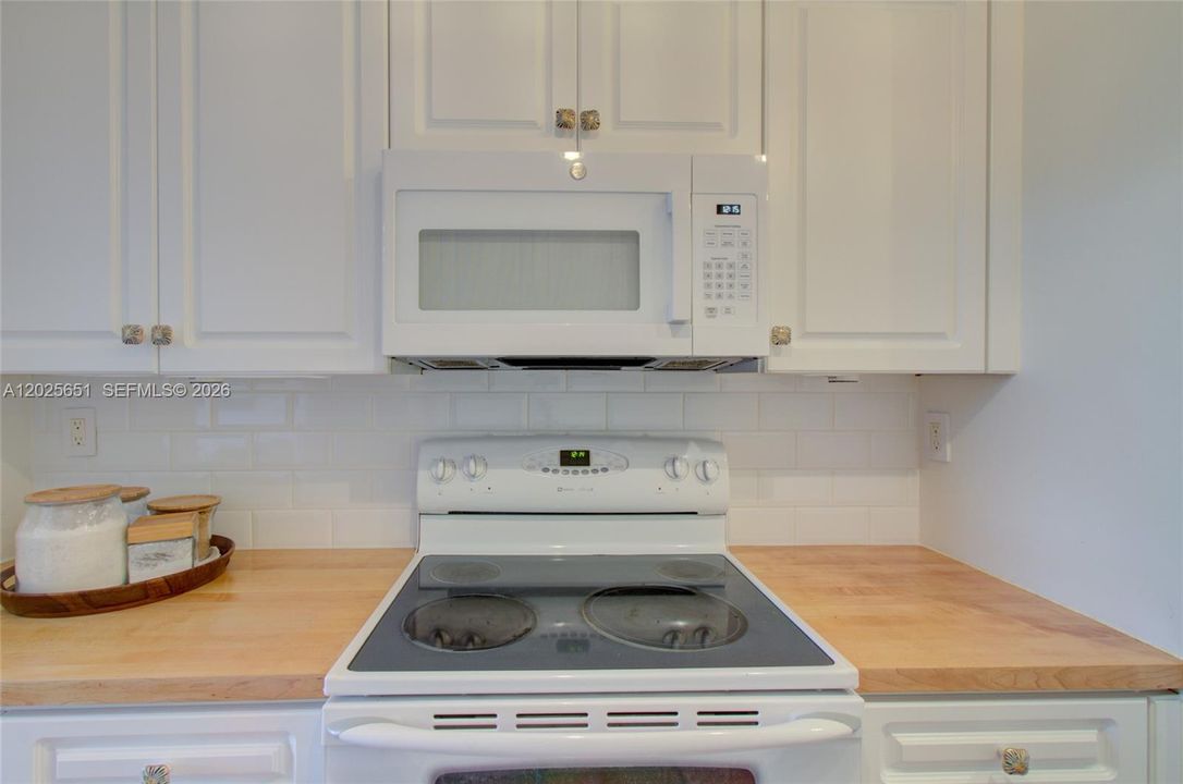 Active With Contract: $1,150,000 (2 beds, 2 baths, 1600 Square Feet)