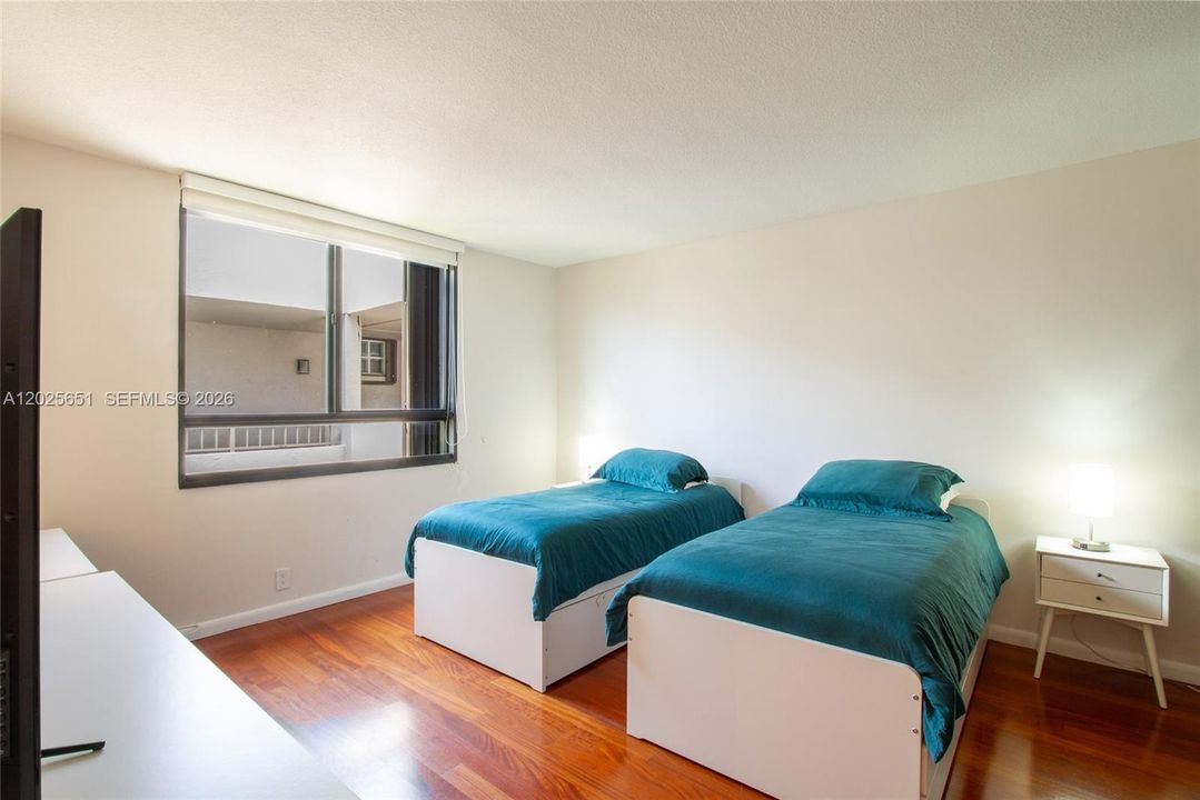 Active With Contract: $1,150,000 (2 beds, 2 baths, 1600 Square Feet)