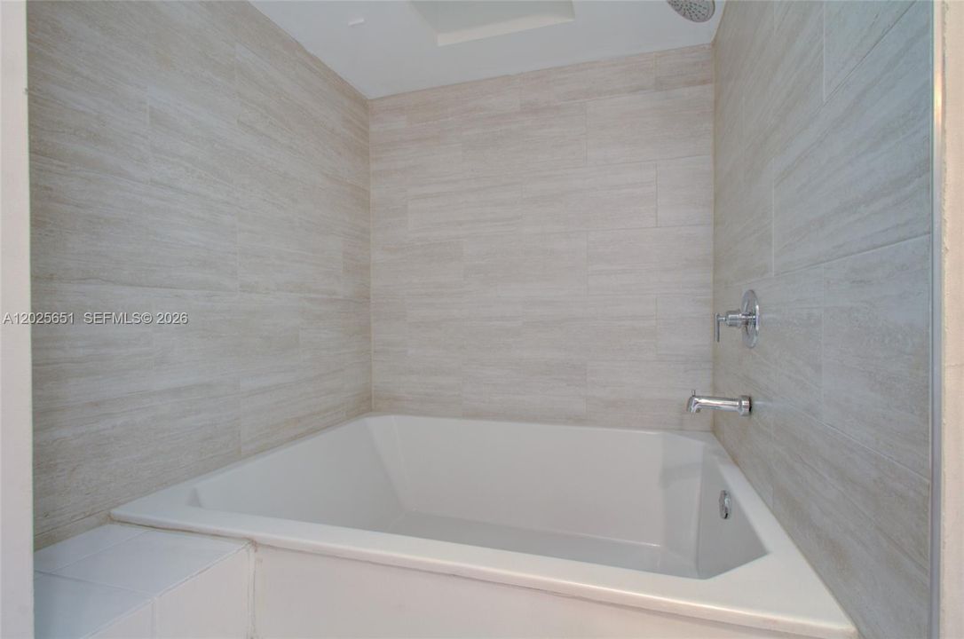 Active With Contract: $1,150,000 (2 beds, 2 baths, 1600 Square Feet)