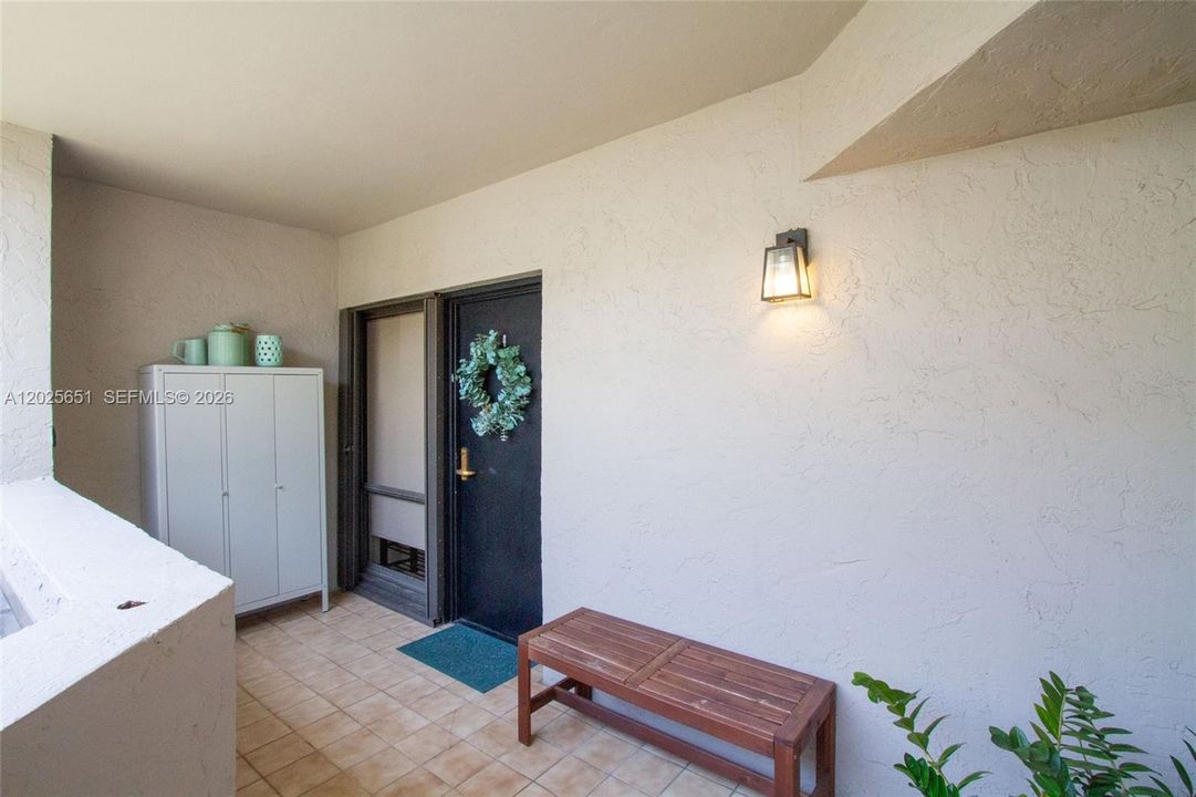 Active With Contract: $1,150,000 (2 beds, 2 baths, 1600 Square Feet)