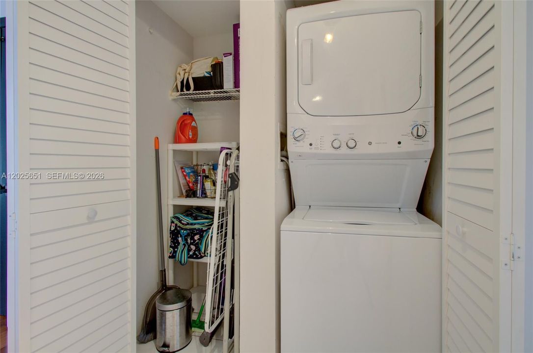 Active With Contract: $1,150,000 (2 beds, 2 baths, 1600 Square Feet)
