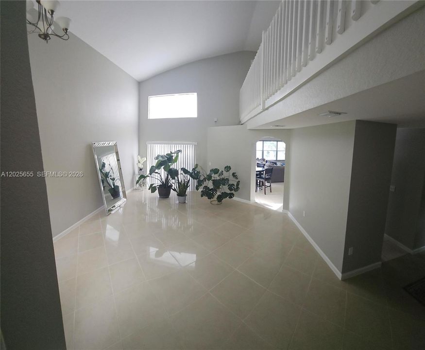En Renta: $5,000 (4 camas, 2 baños, 2491 Pies cuadrados)
