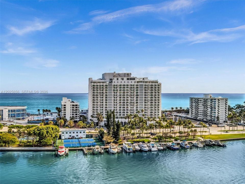 For Sale: $570,000 (2 beds, 2 baths, 1120 Square Feet)