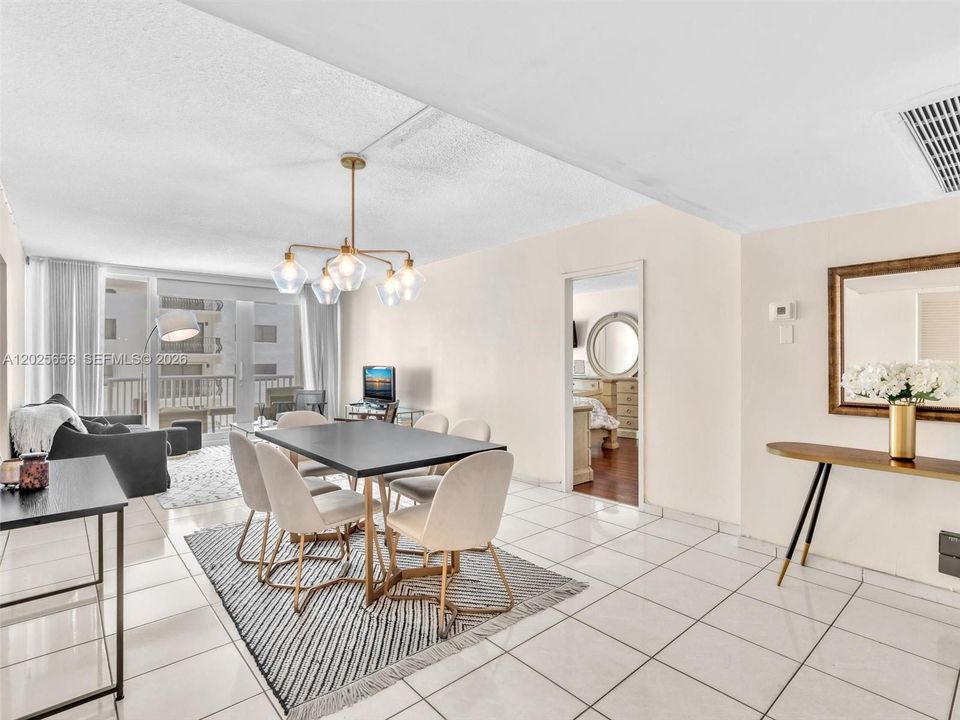 For Sale: $570,000 (2 beds, 2 baths, 1120 Square Feet)