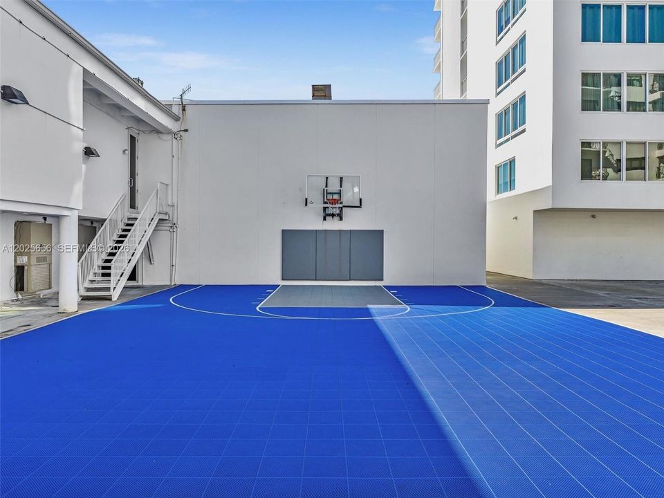 For Sale: $570,000 (2 beds, 2 baths, 1120 Square Feet)