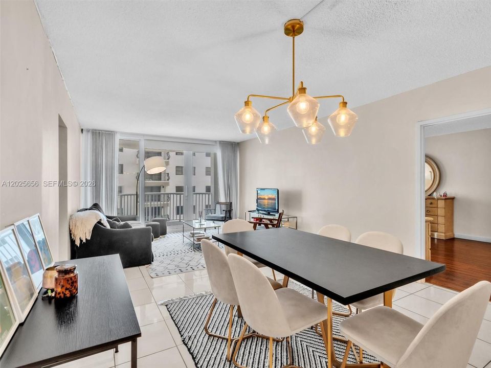 For Sale: $570,000 (2 beds, 2 baths, 1120 Square Feet)