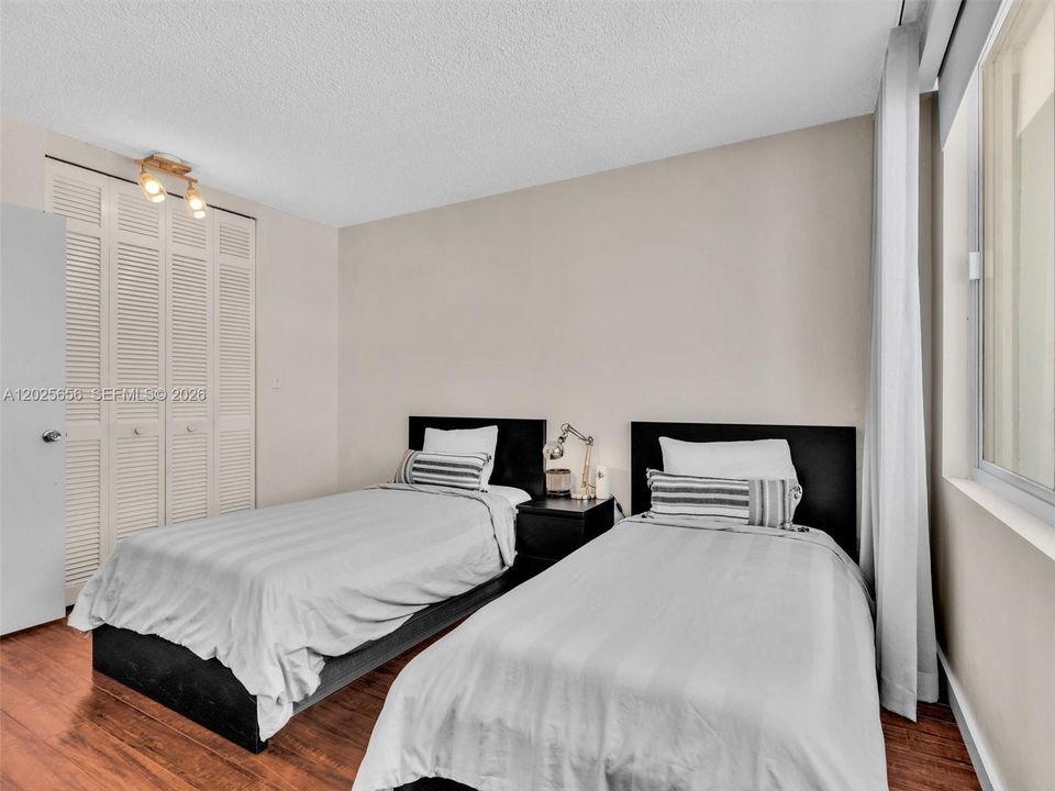 For Sale: $570,000 (2 beds, 2 baths, 1120 Square Feet)