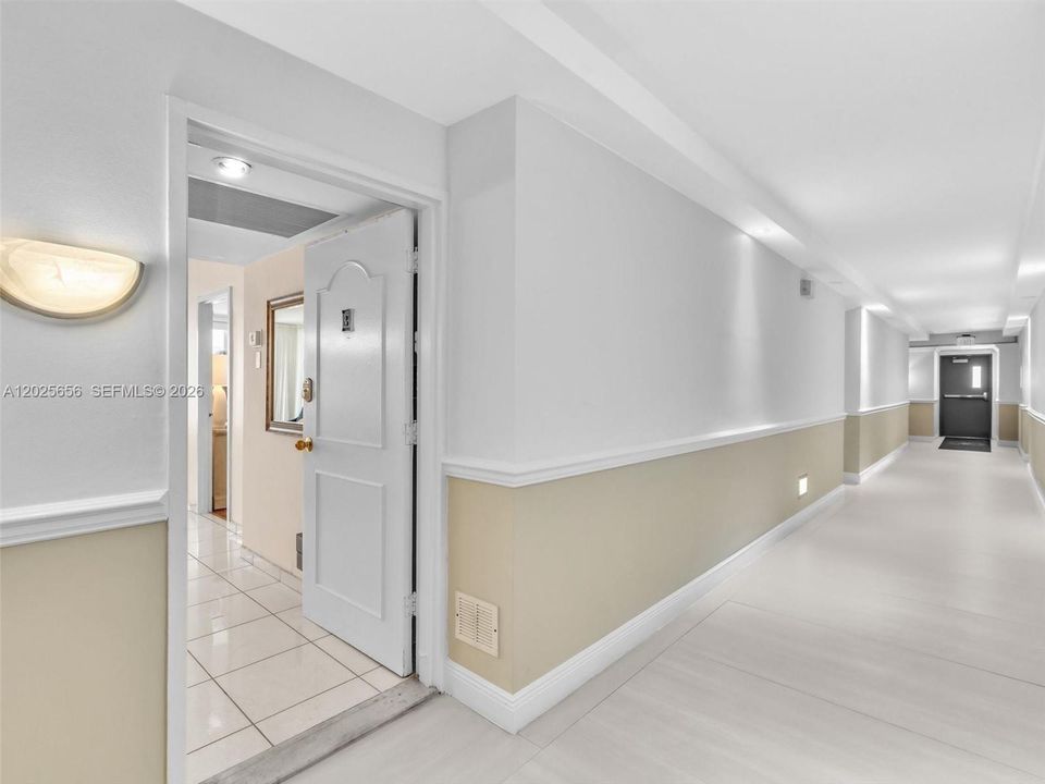 For Sale: $570,000 (2 beds, 2 baths, 1120 Square Feet)