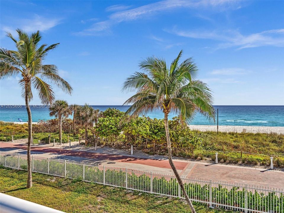 For Sale: $570,000 (2 beds, 2 baths, 1120 Square Feet)