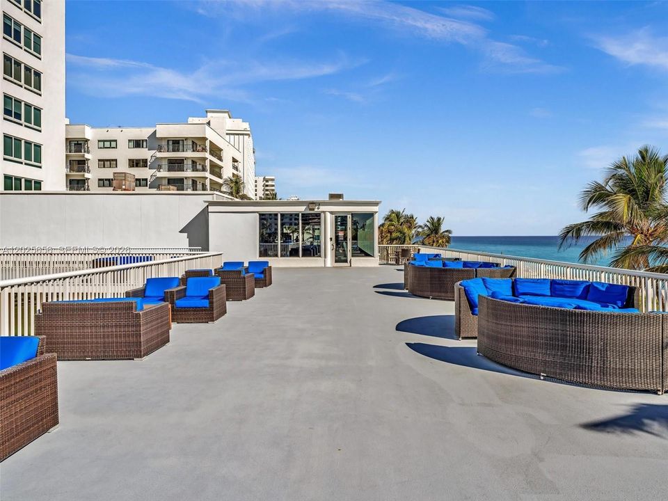 For Sale: $570,000 (2 beds, 2 baths, 1120 Square Feet)