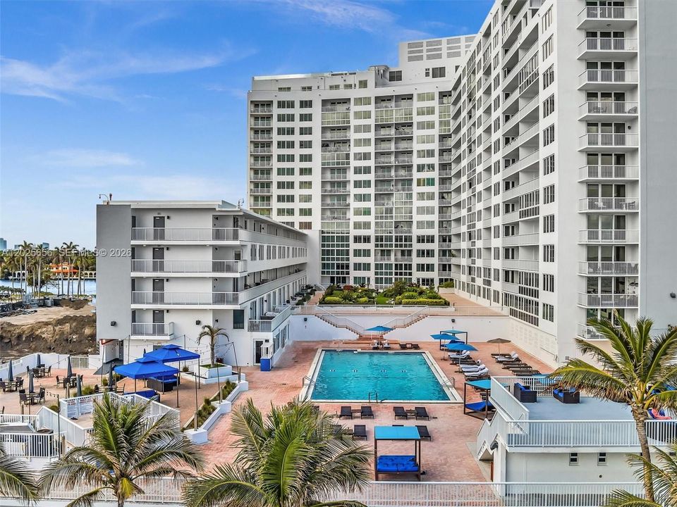 For Sale: $570,000 (2 beds, 2 baths, 1120 Square Feet)