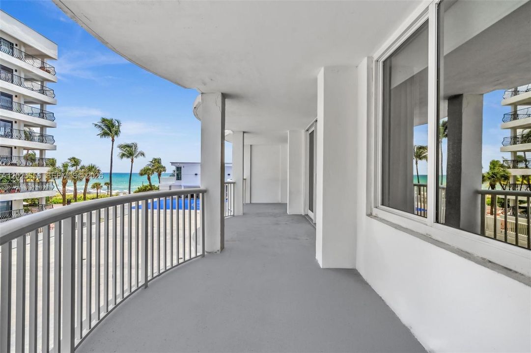 For Sale: $570,000 (2 beds, 2 baths, 1120 Square Feet)