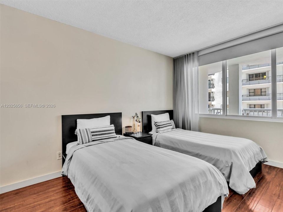 For Sale: $570,000 (2 beds, 2 baths, 1120 Square Feet)