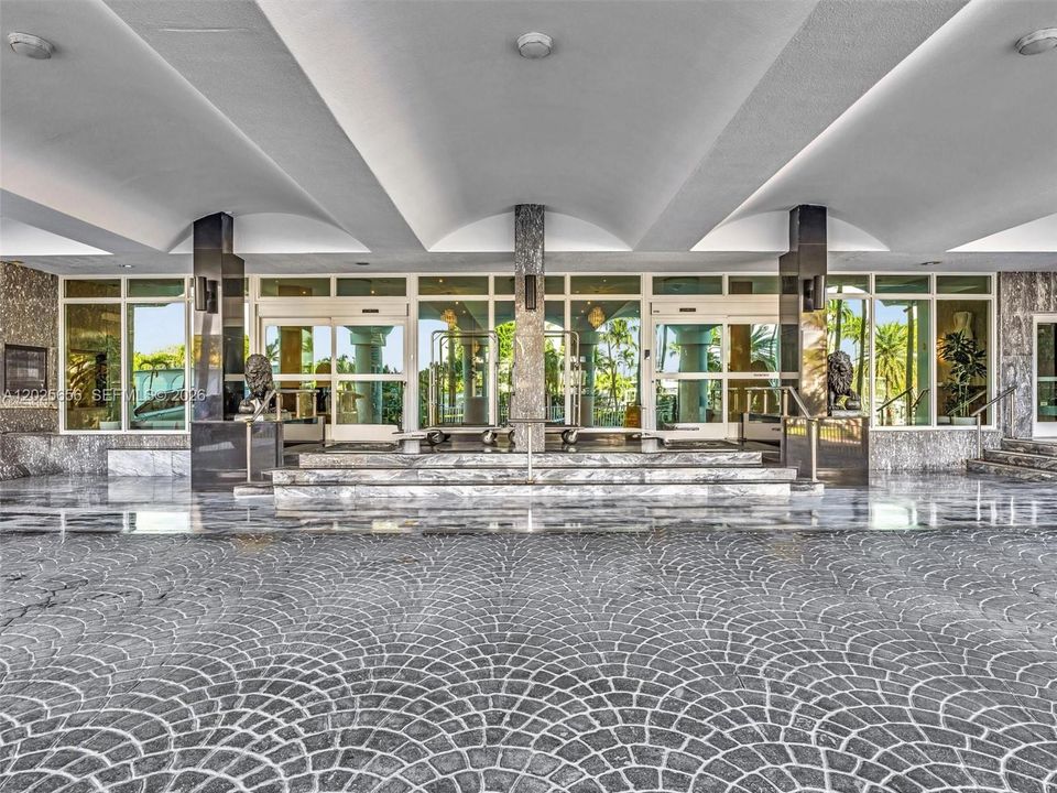 For Sale: $570,000 (2 beds, 2 baths, 1120 Square Feet)