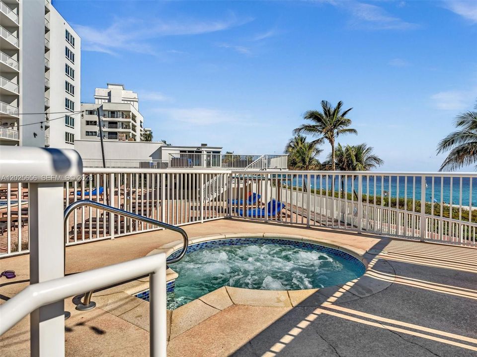 For Sale: $570,000 (2 beds, 2 baths, 1120 Square Feet)