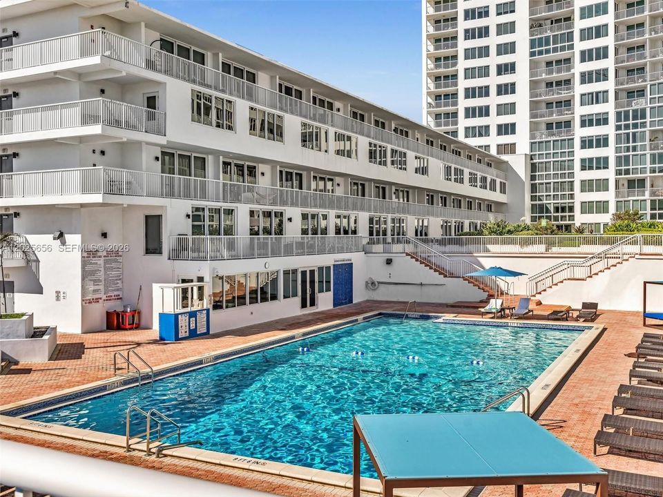 For Sale: $570,000 (2 beds, 2 baths, 1120 Square Feet)