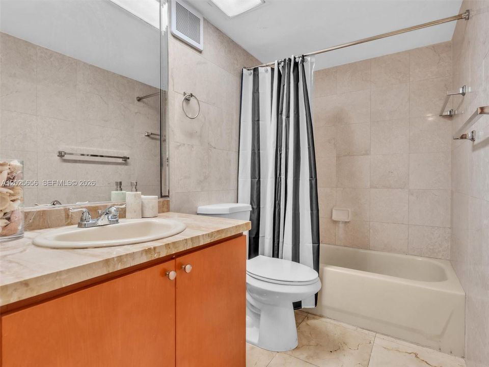 For Sale: $570,000 (2 beds, 2 baths, 1120 Square Feet)