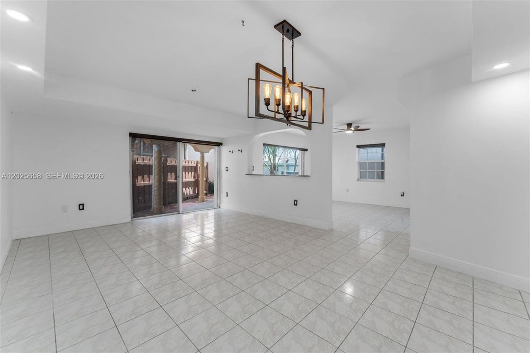 For Sale: $565,000 (3 beds, 2 baths, 1290 Square Feet)