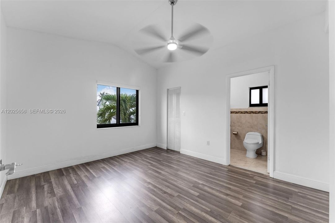For Sale: $565,000 (3 beds, 2 baths, 1290 Square Feet)