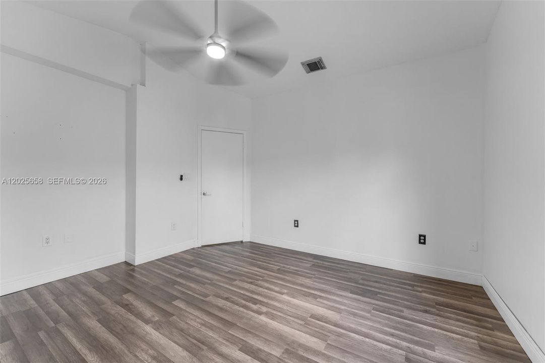 For Sale: $565,000 (3 beds, 2 baths, 1290 Square Feet)