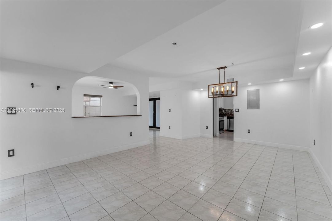 For Sale: $565,000 (3 beds, 2 baths, 1290 Square Feet)