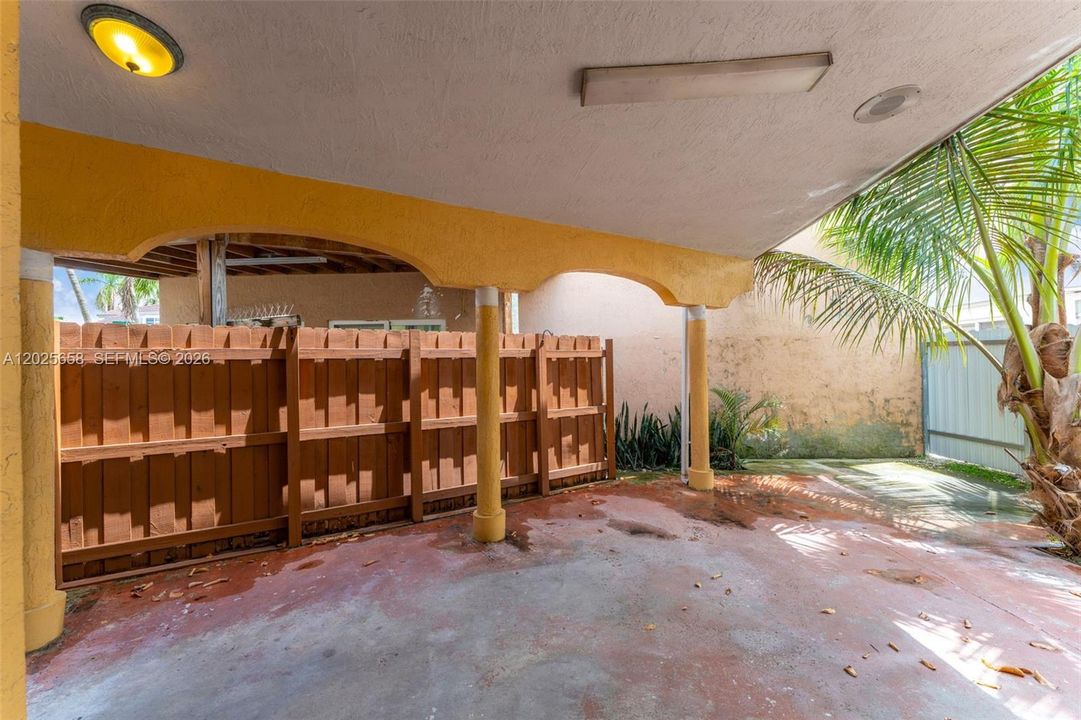 For Sale: $565,000 (3 beds, 2 baths, 1290 Square Feet)