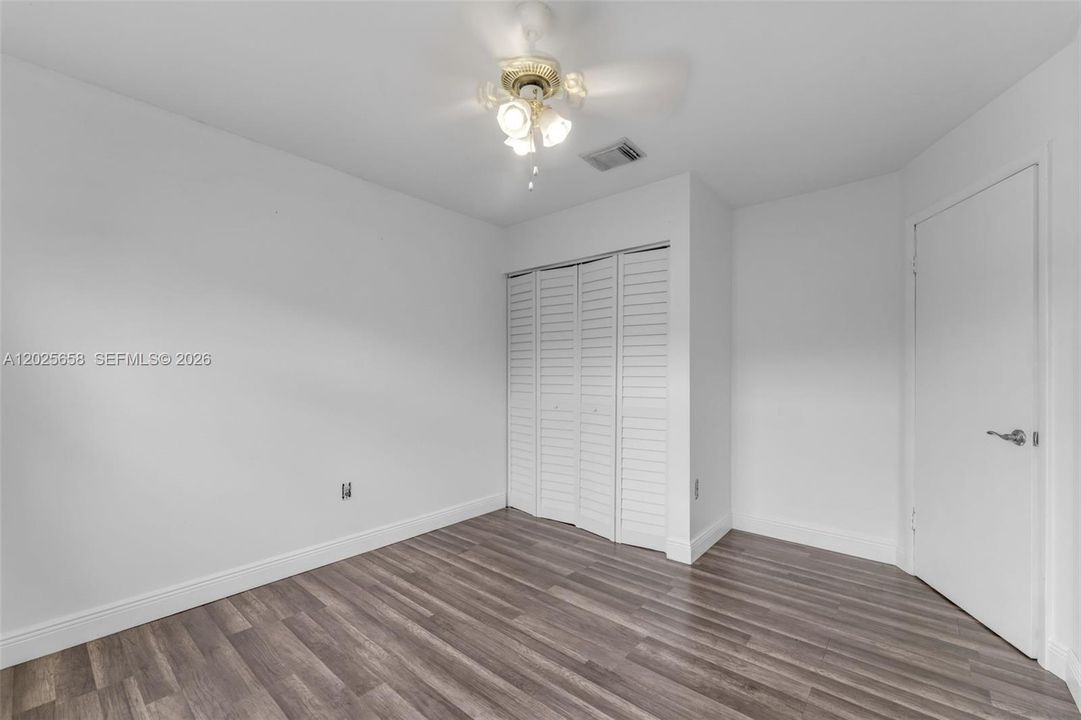 For Sale: $565,000 (3 beds, 2 baths, 1290 Square Feet)