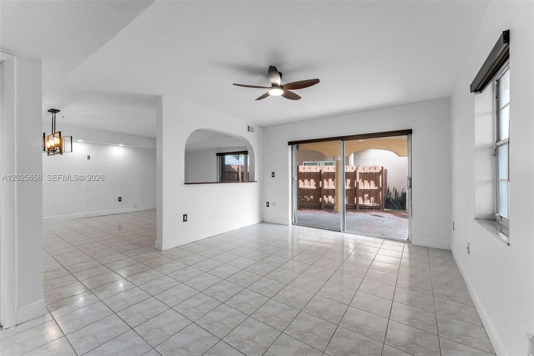 For Sale: $565,000 (3 beds, 2 baths, 1290 Square Feet)