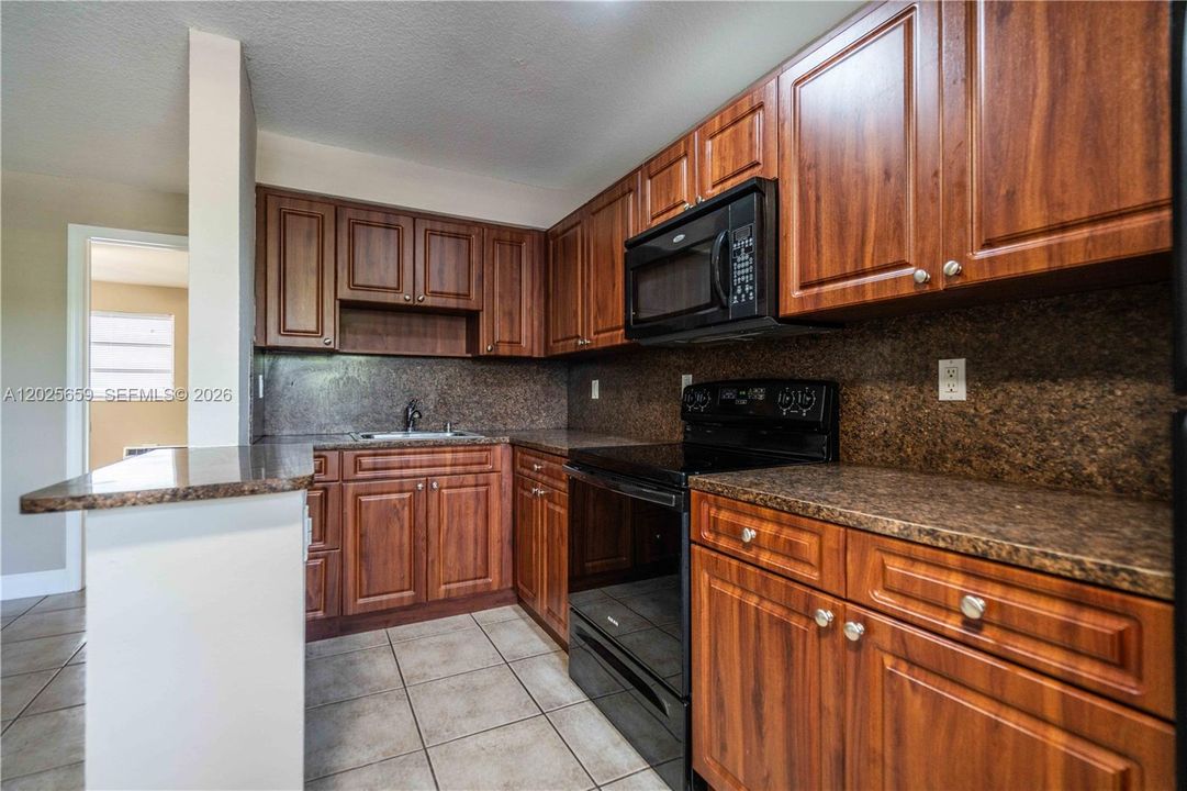 В аренду: $1,850 (1 спален, 1 ванн, 650 Квадратных фут)