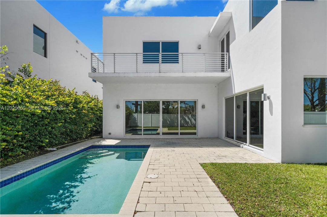 For Sale: $1,800,000 (4 beds, 4 baths, 3624 Square Feet)