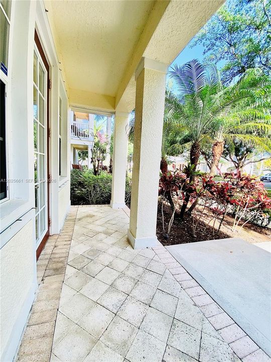 For Rent: $2,300 (1 beds, 1 baths, 849 Square Feet)