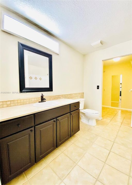 For Rent: $2,300 (1 beds, 1 baths, 849 Square Feet)
