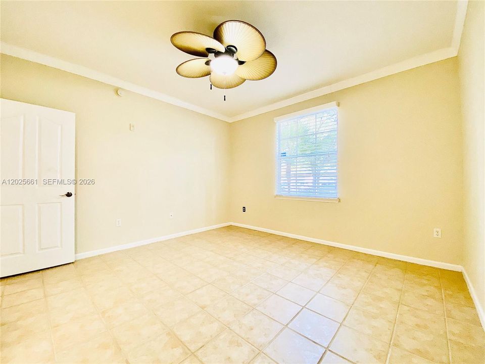 For Rent: $2,300 (1 beds, 1 baths, 849 Square Feet)