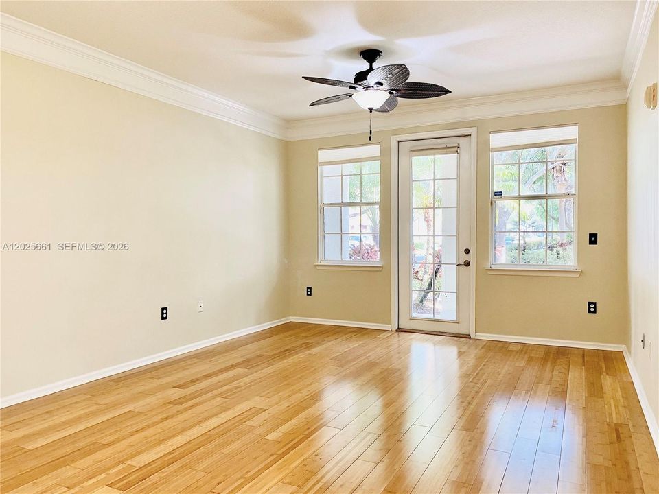 For Rent: $2,300 (1 beds, 1 baths, 849 Square Feet)