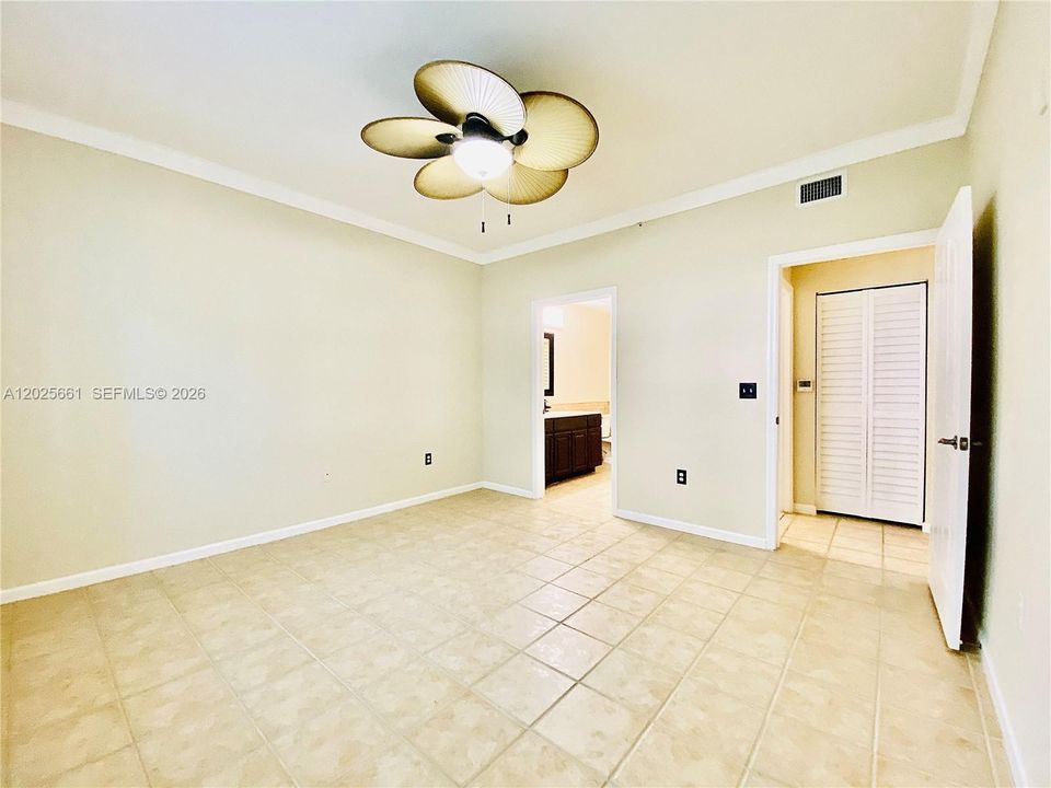 For Rent: $2,300 (1 beds, 1 baths, 849 Square Feet)