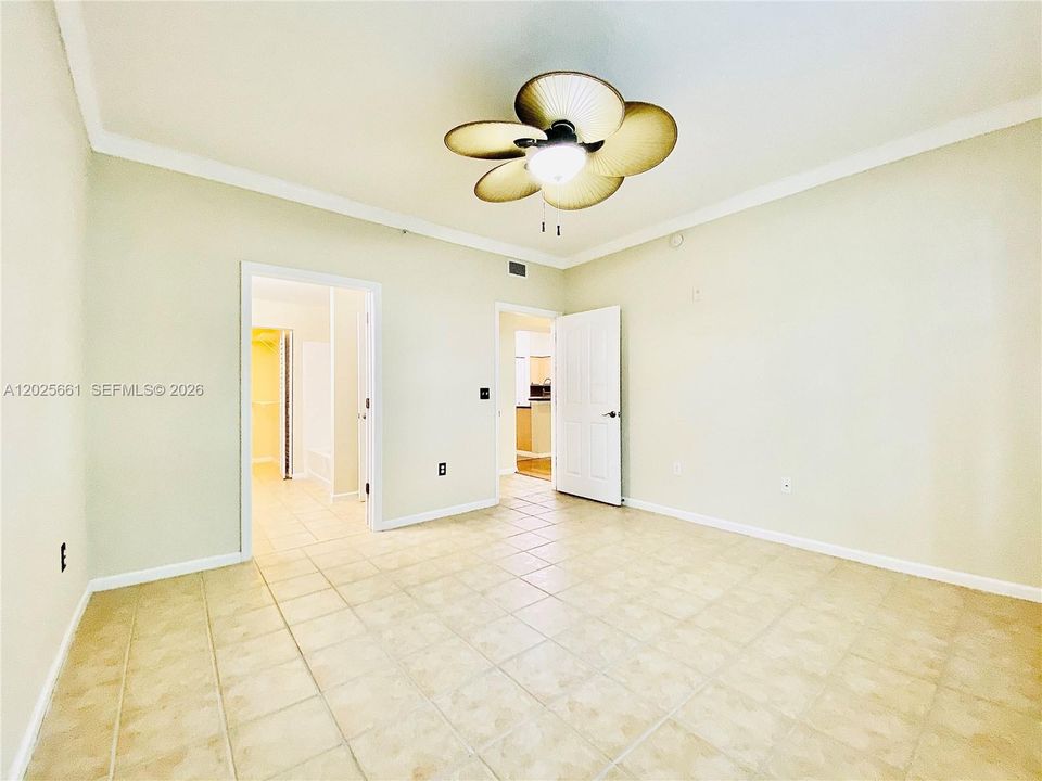 For Rent: $2,300 (1 beds, 1 baths, 849 Square Feet)