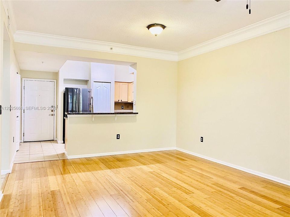 For Rent: $2,300 (1 beds, 1 baths, 849 Square Feet)