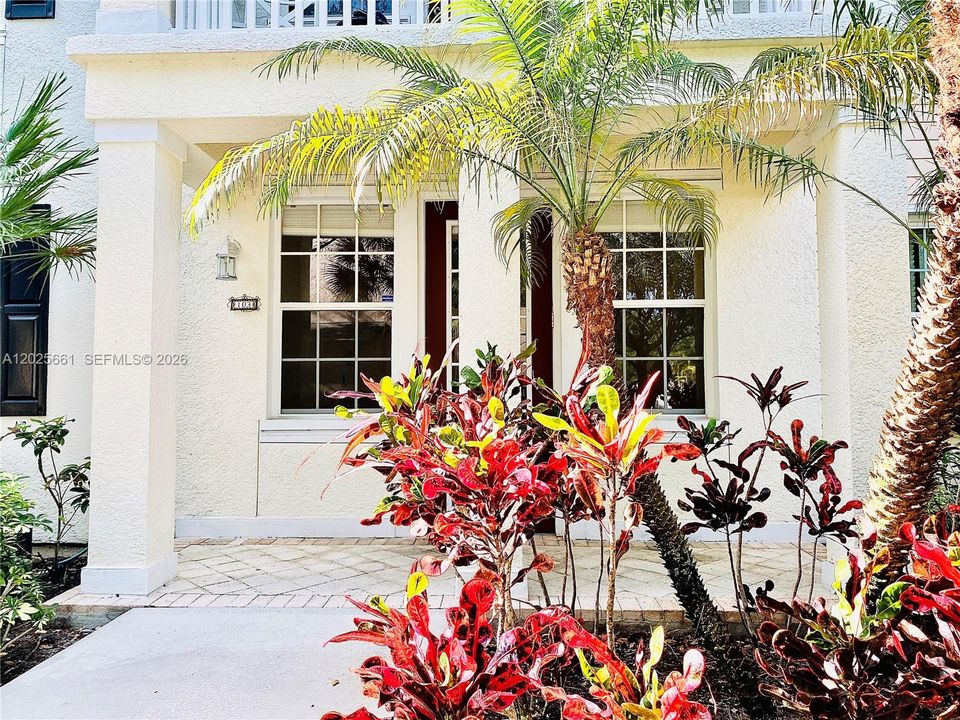 For Rent: $2,300 (1 beds, 1 baths, 849 Square Feet)
