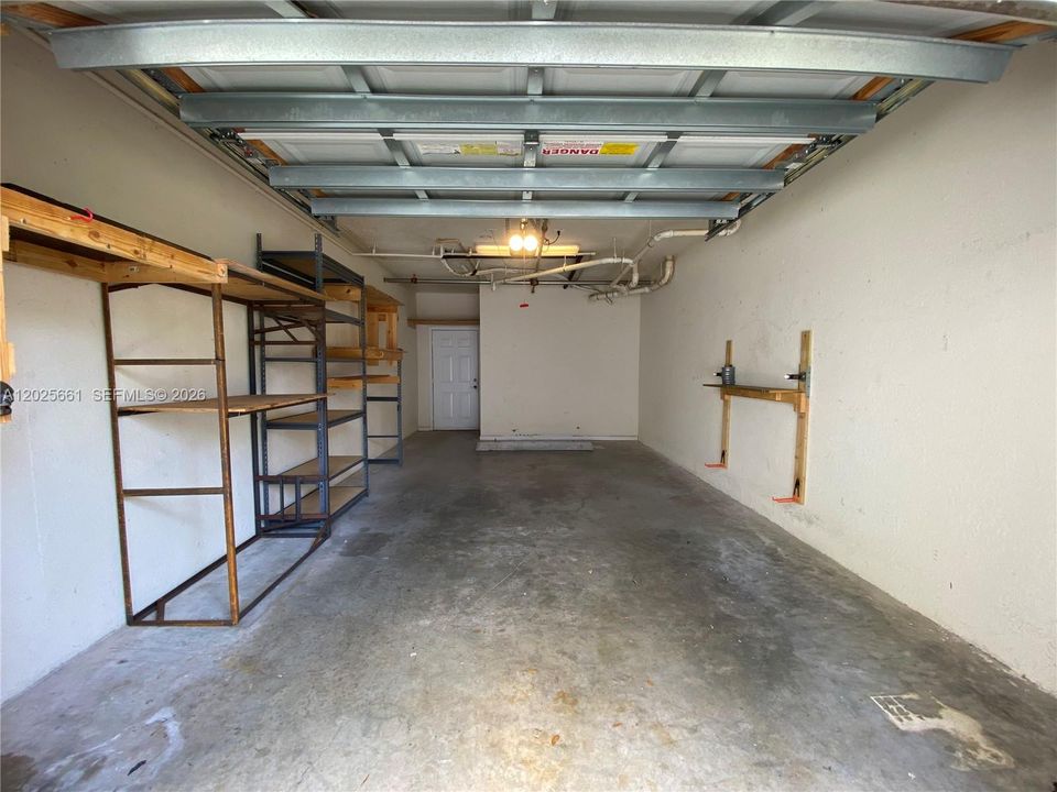 For Rent: $2,300 (1 beds, 1 baths, 849 Square Feet)
