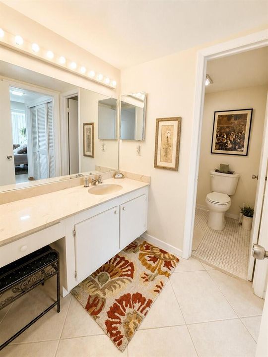 2 nd bathroom
