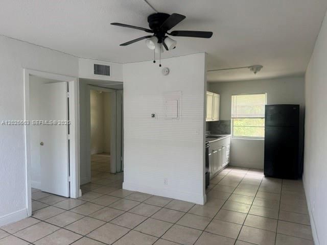 For Rent: $1,700 (2 beds, 1 baths, 9300 Square Feet)