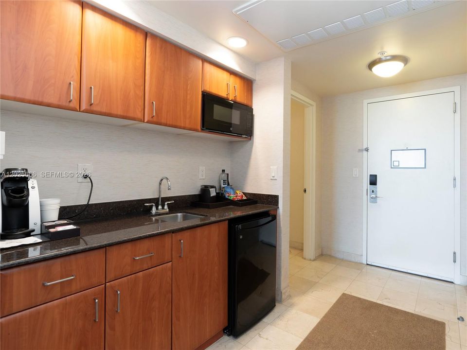 For Sale: $215,000 (0 beds, 1 baths, 551 Square Feet)